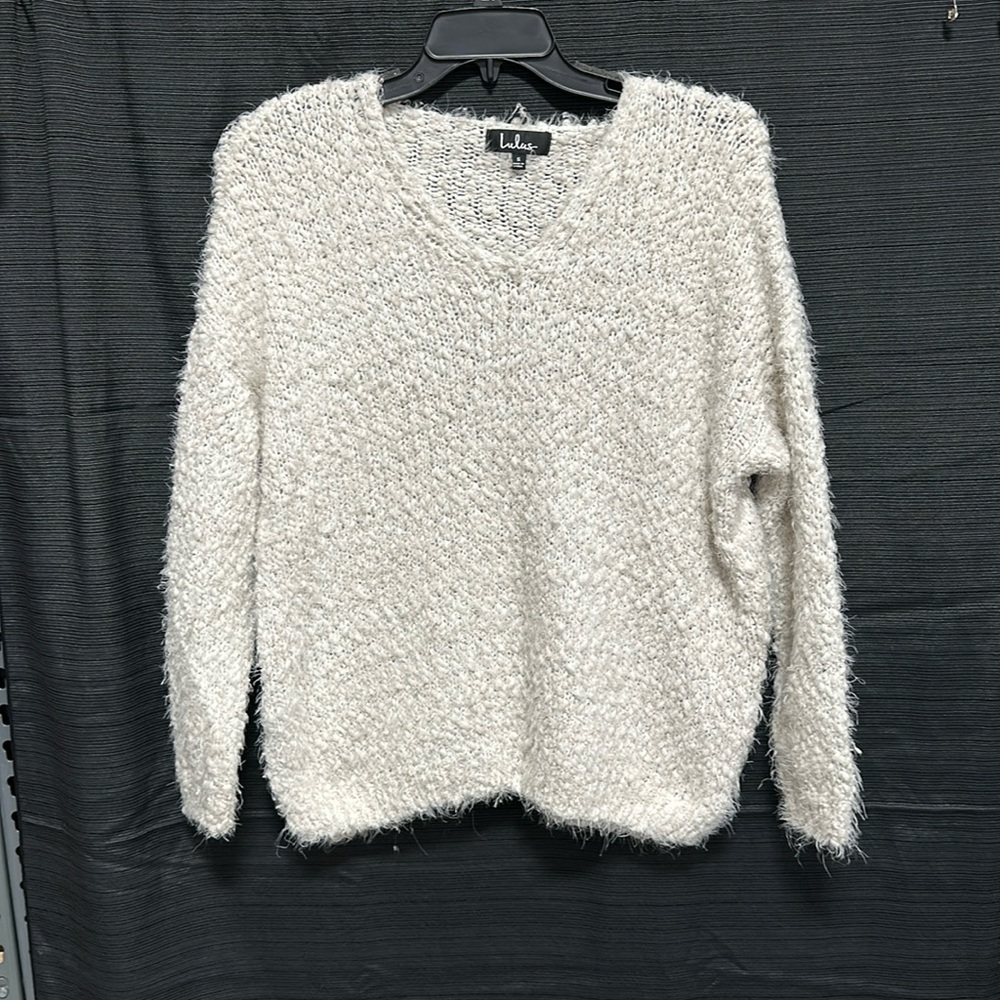 Lulus Women’s Catch My Snowdrift Fuzzy‎ White Sweater / Size S